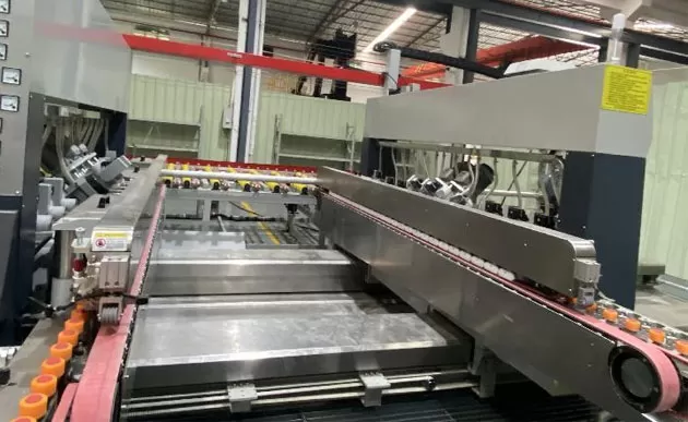 Máquina de doble Borde de línea recta Sistema de control de motor de precisión Servo y VFD